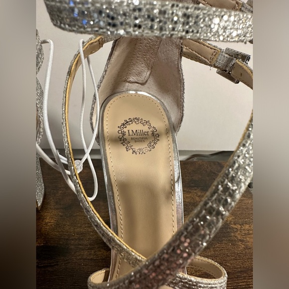 I. Miller Women’s Sherwin Silver Heeled Sandals NWT Size 9 - Picture 6 of 10